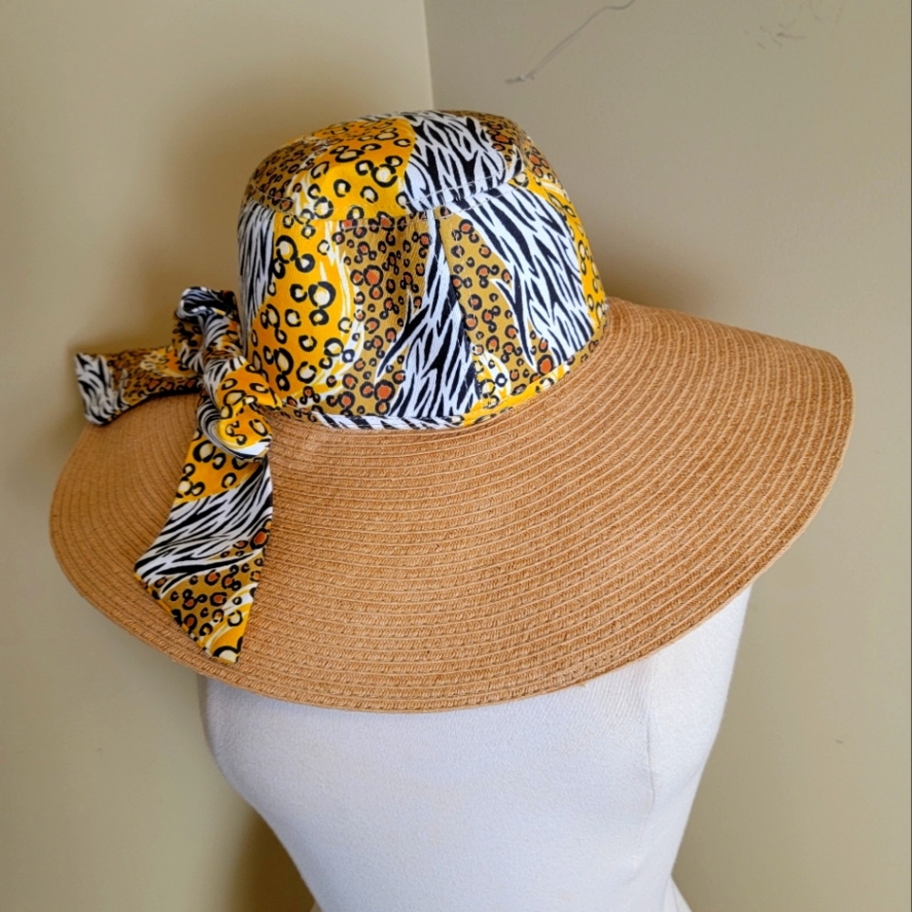 Disney wide brim hat. Safari animal style.